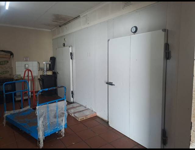 830M² BUSINESS FOR SALE IN OOS EINDE